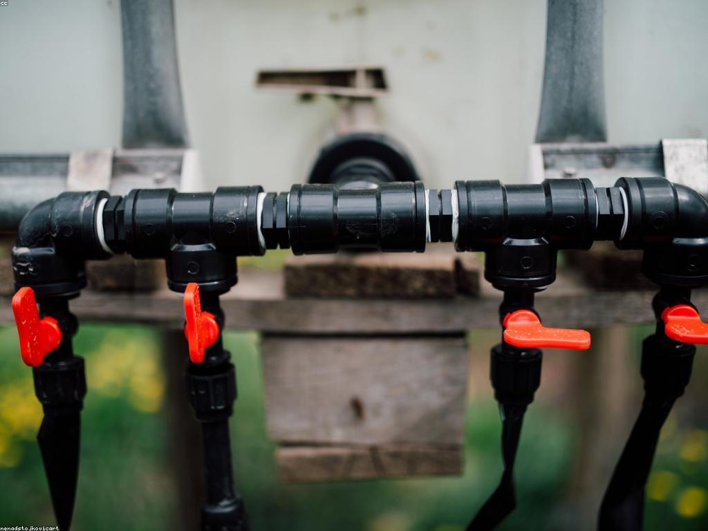 ឧបករណ៍ និងសម្ភារៈ៖ ជាគន្លងសម្រាប់ការងារដែលមានប្រសិទ្ធភាព