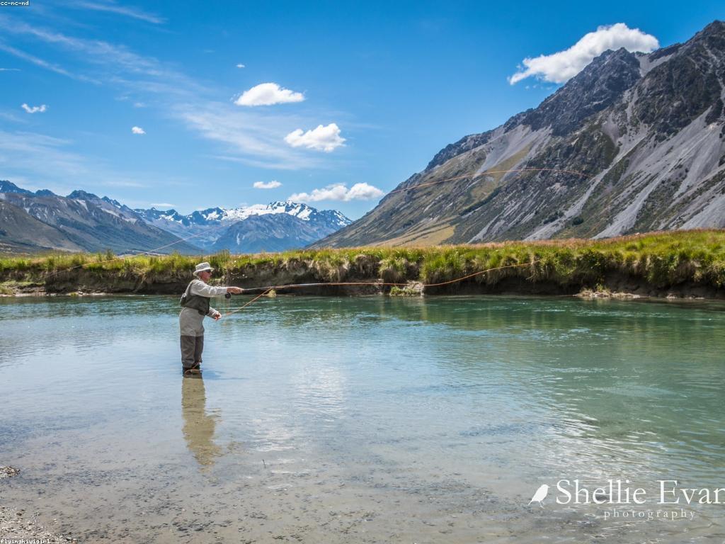 ពីការបាញ់ត្រីដល់ការតែងនិទាន