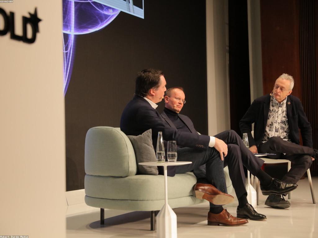 សារៈសំខាន់នៃឧបករណ៍ និងសម្ភារៈក្នុងការសេដ្ឋកិច្ចសម័យថ្មី